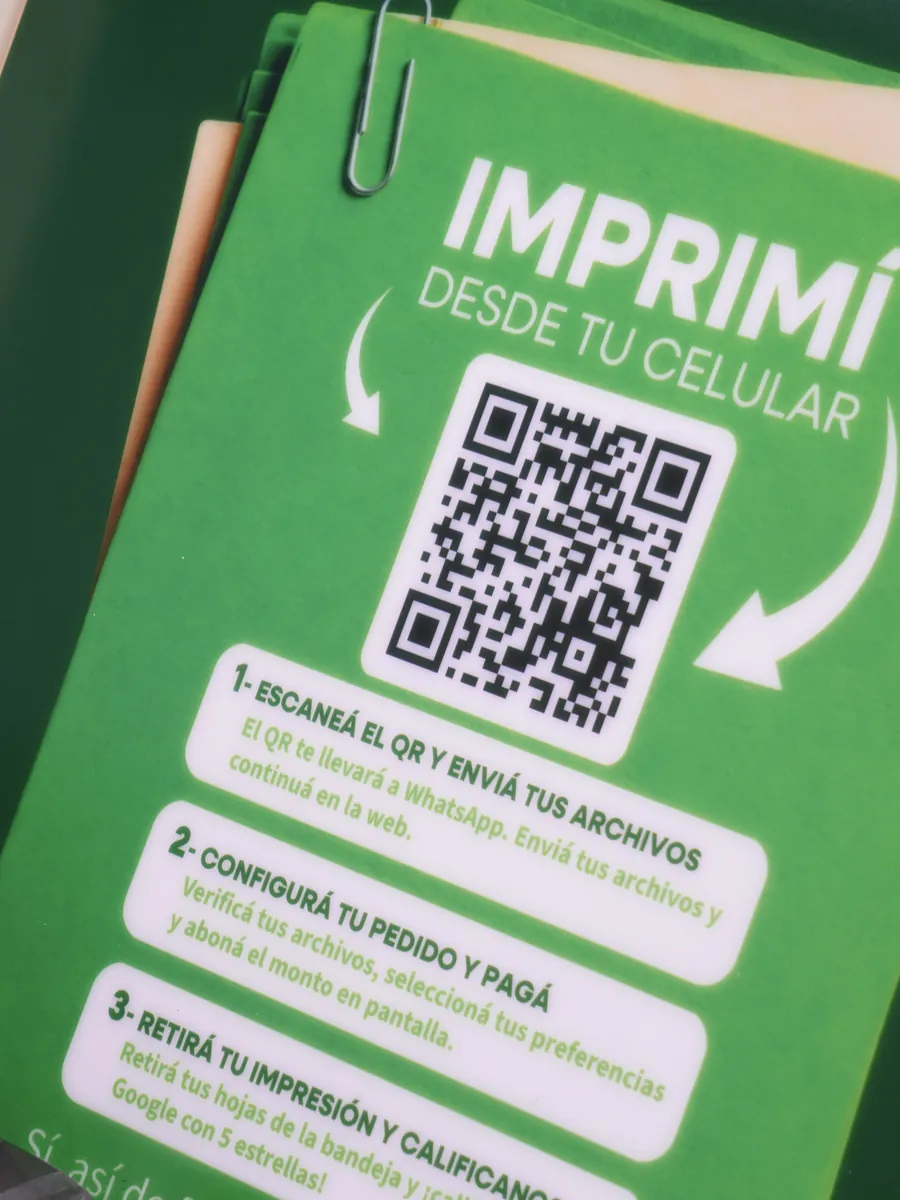 Panel del tótem con el código QR